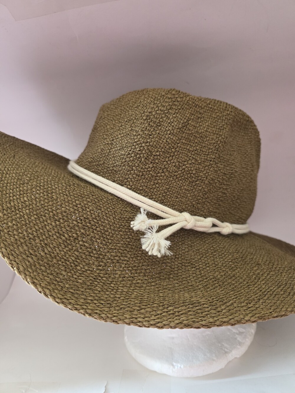Universal Thread Women's Wide Brim Straw Hat with Rope Detail Beach Sun Casual